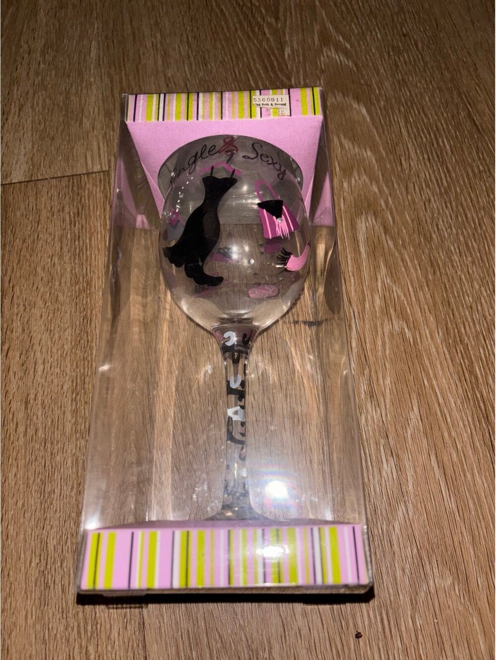 NIB Hand painted wine glass fashion theme d153
